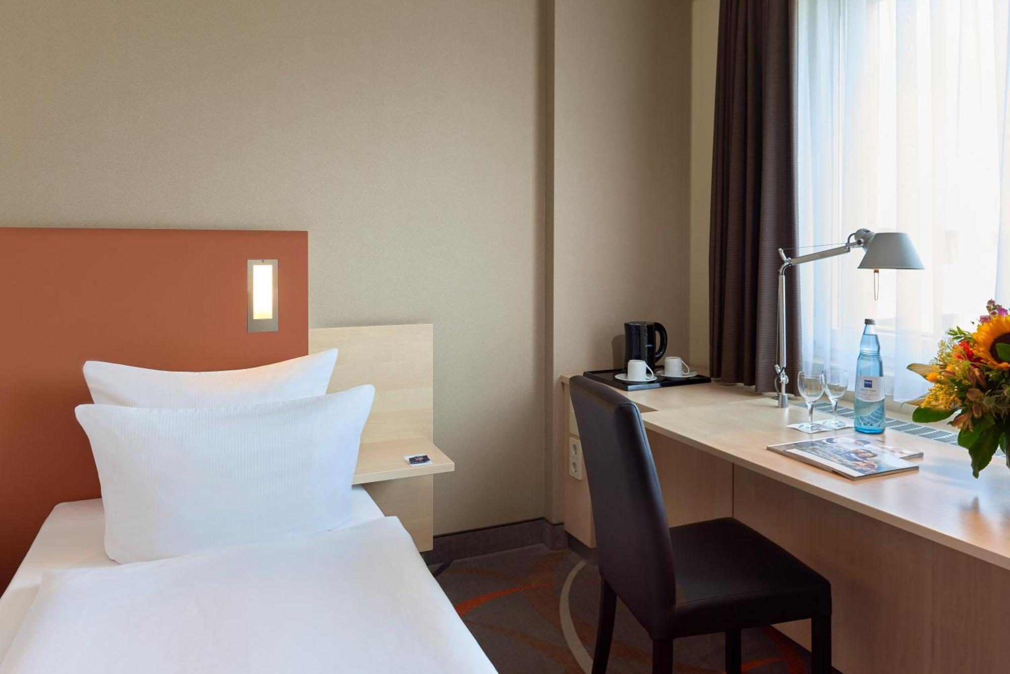 เอสเซนเชียล บาย ดอรินต์ เบอร์ลิน-อัดเลอร์สโฮฟ Hotel ภายนอก รูปภาพ